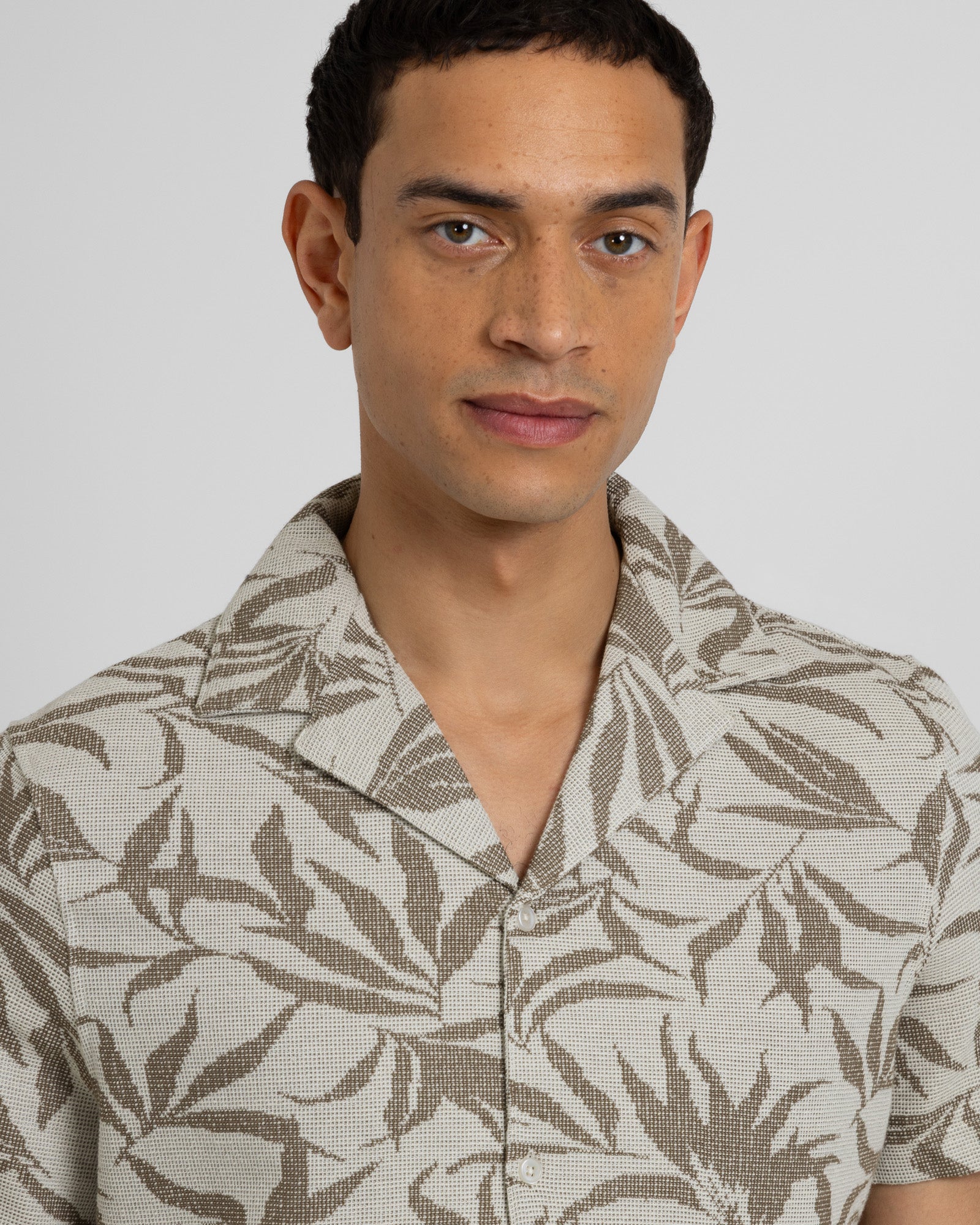 Oval - Leaf Jacquard Short Sleeve Shirt