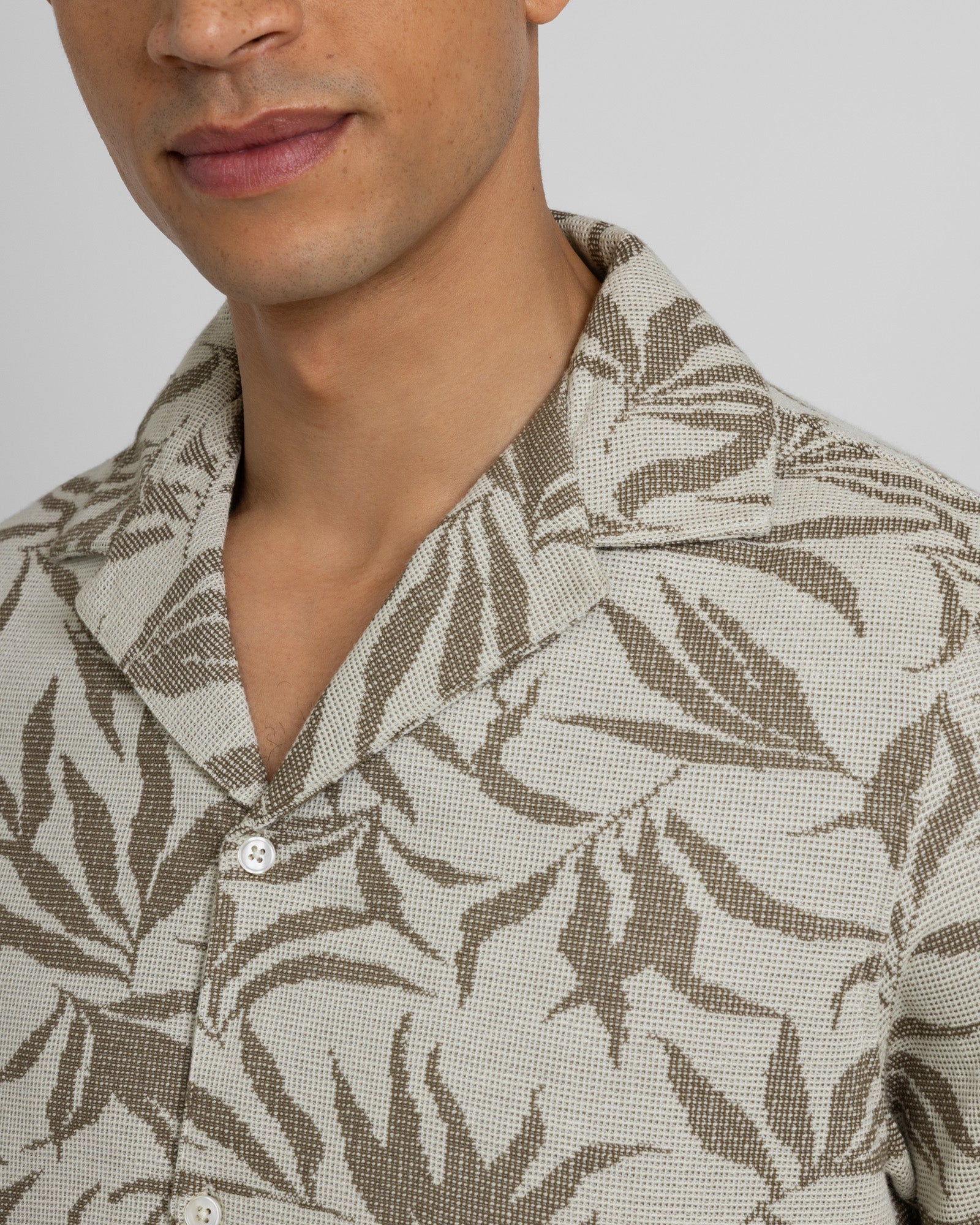 Oval - Leaf Jacquard Short Sleeve Shirt