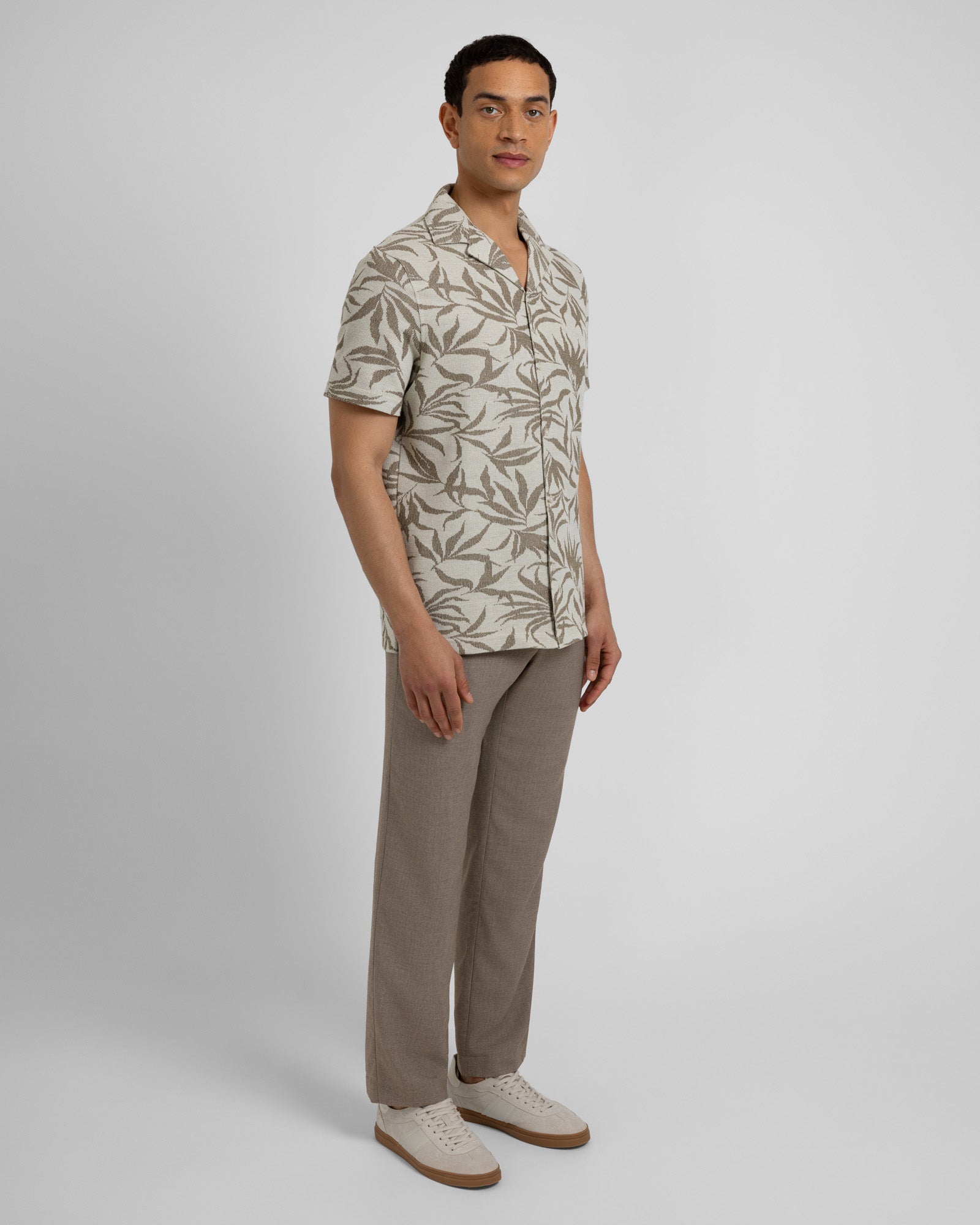 Oval - Leaf Jacquard Short Sleeve Shirt