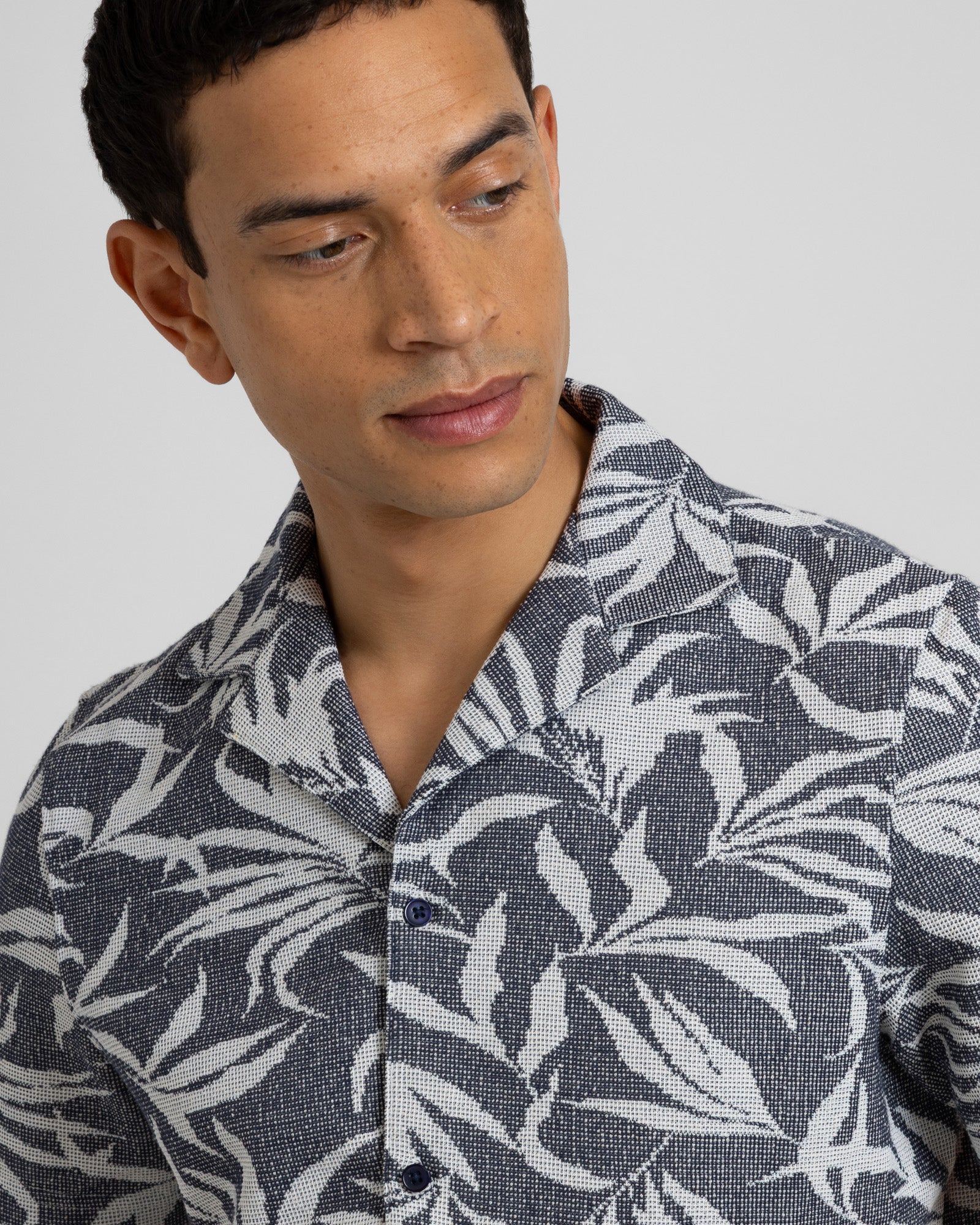 Oval - Leaf Jacquard Short Sleeve Shirt