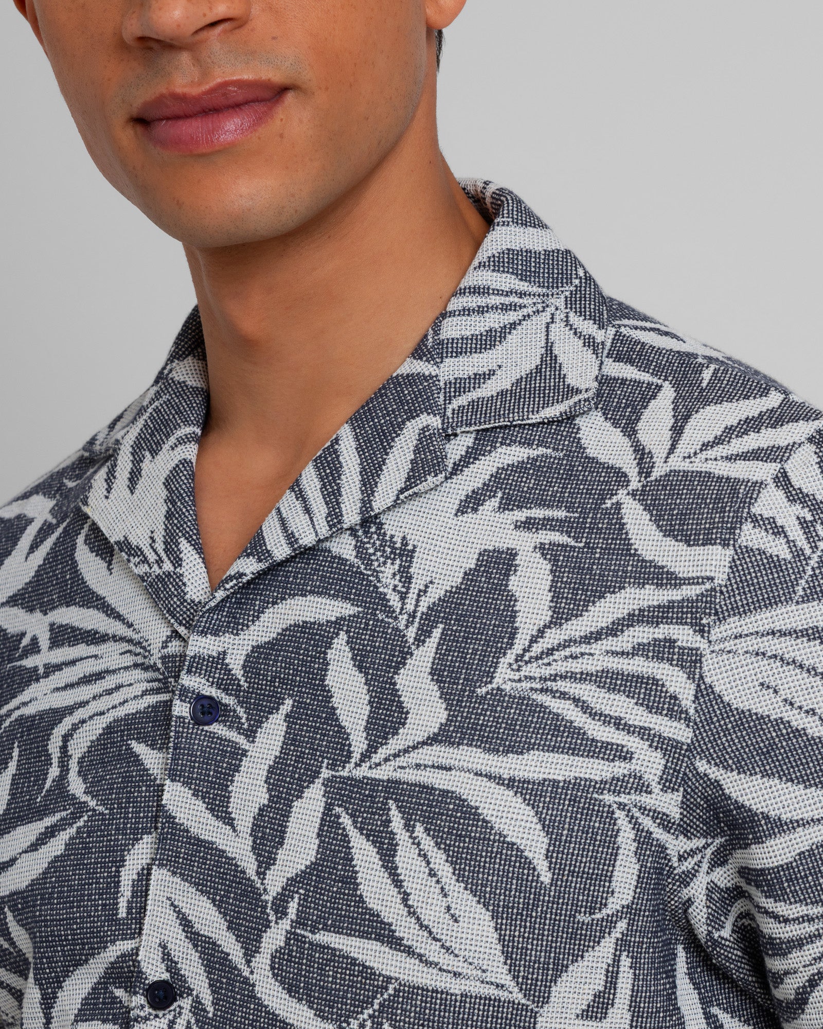 Oval - Leaf Jacquard Short Sleeve Shirt