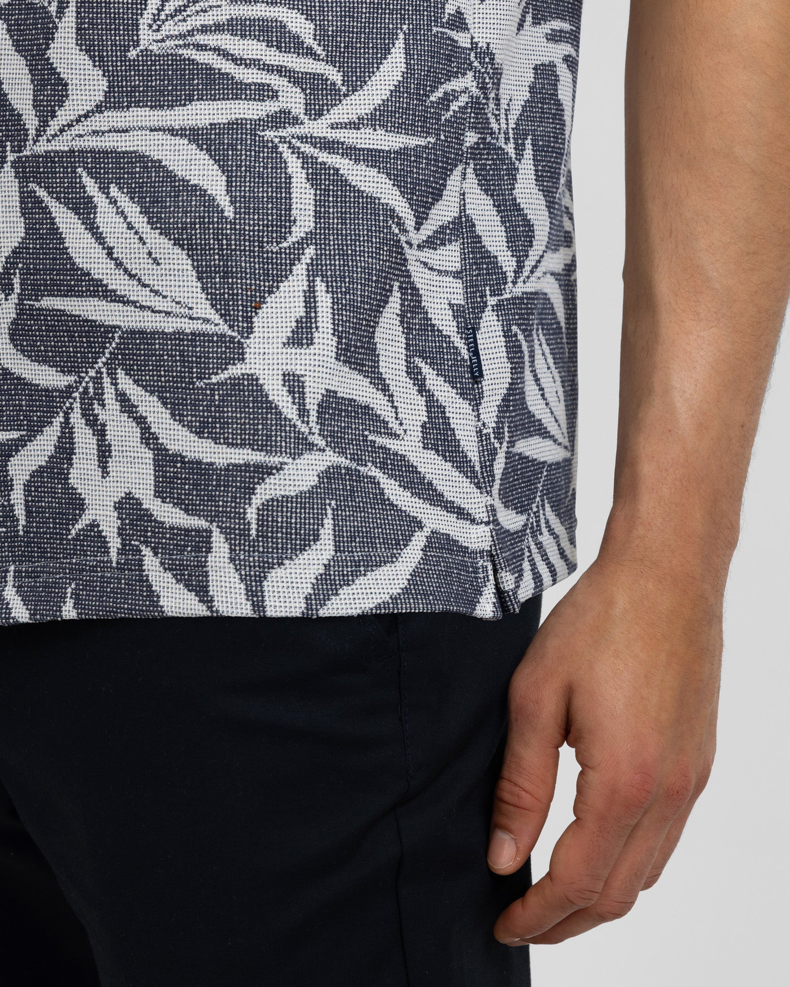 Oval - Leaf Jacquard Short Sleeve Shirt