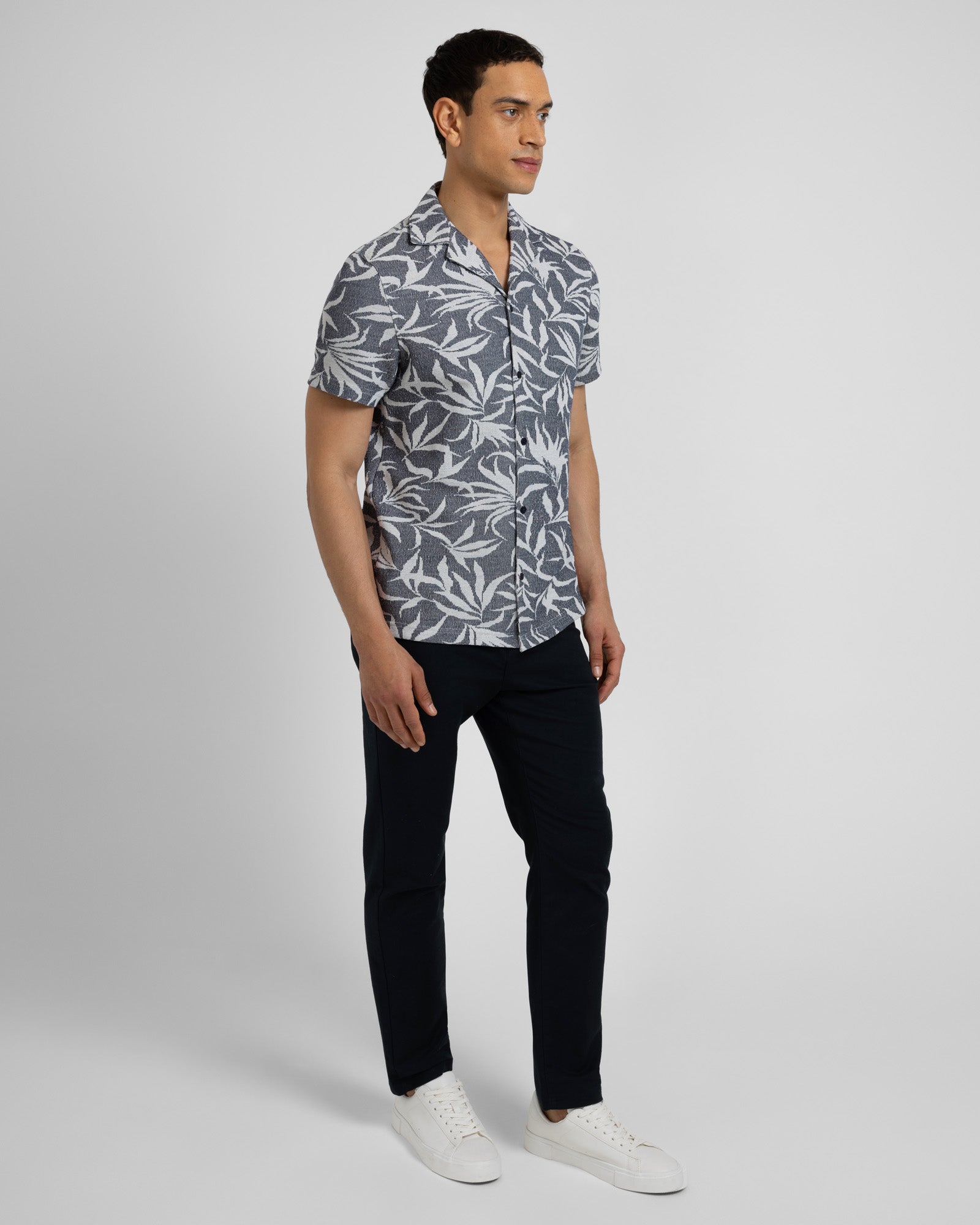 Oval - Leaf Jacquard Short Sleeve Shirt