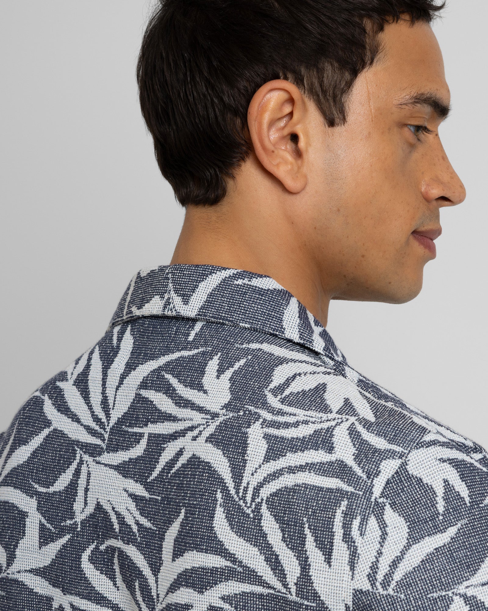 Oval - Leaf Jacquard Short Sleeve Shirt