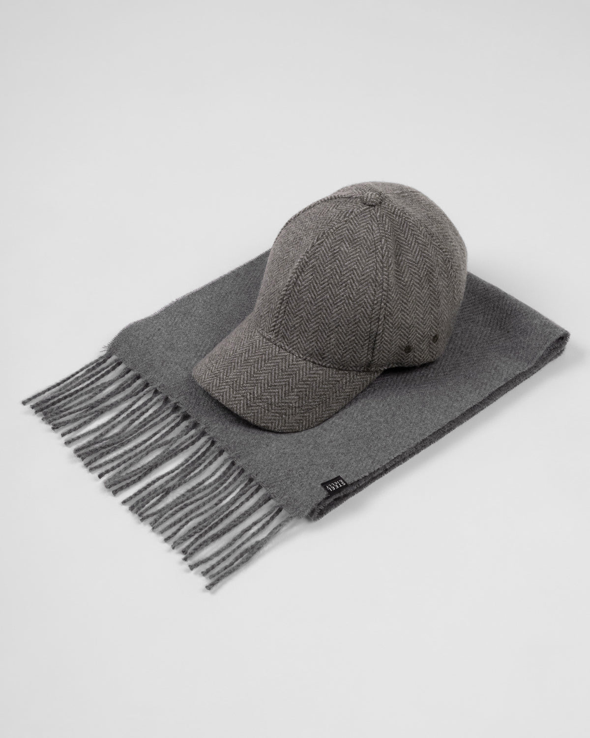 Barford – Grey Herringbone Cap and Scarf Set